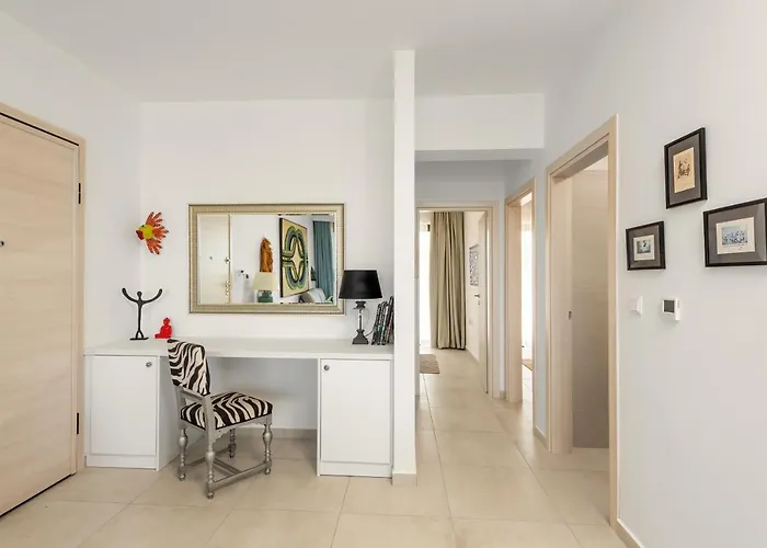 Aquarama Pool Apt. - Blue דירה איקסיה